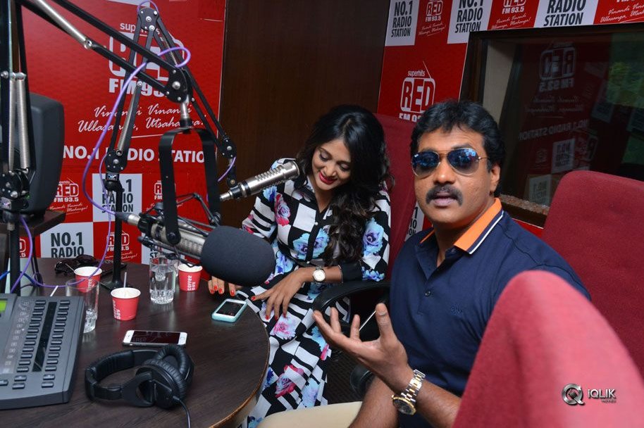 Eedu-Gold-Ehe-Movie-Team-At-Radio-City